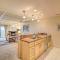 Beachfront Traverse City Resort Condo with Pool - 特拉弗斯城