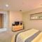 Beachfront Traverse City Resort Condo with Pool - 特拉弗斯城