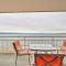 Beachfront Traverse City Resort Condo with Pool - 特拉弗斯城