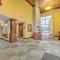 Beachfront Traverse City Resort Condo with Pool - 特拉弗斯城