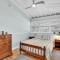 Chic Victoria Park Villa with Heated Pool and Spa - Fort Lauderdale