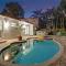 Chic Victoria Park Villa with Heated Pool and Spa - Fort Lauderdale
