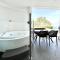 18OB Absolute Beachfront - Noosa Main Beach