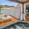 Private Outdoor Spa, Fire Pit - THE RETREAT COOLUM BEACH