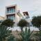 The Salty Pelican Yoga & Surf Retreat - إيريسييرا