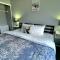 Canadian Rockies Chalets by Trilink - 2 & 3 Bedroom Condos - Self Check-In - Walking Distance to Downtown - Free Parking - Pet-Friendly - No AC