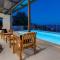 Villa Oslo - luxury place with sea views & heated pool, 300m far from sandy beach - Omiš