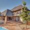 Luxurious 4 Bedroom Villa 94