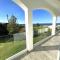 White House studio with sea view and parking