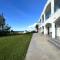 White House studio with sea view and parking