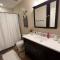 The Red Door 2-bedroom townhouse near VT & RU
