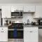 HostWise Stays - Butler St, Off-Street Parking, Brand New! - 匹兹堡