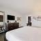 Clarion Inn & Suites Across From Universal Orlando Resort - Orlando