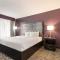 Clarion Inn & Suites Across From Universal Orlando Resort - Orlando