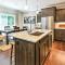 Downtown Townhome Walk to Dine and Shop on Broad St