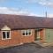 Twyngaer, a spacious 3 bedroom bungalow sleeps 6 - Knighton