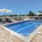Fabulous Villa In Coral Bay Near Beach, Amenities