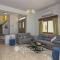 Fabulous Villa In Coral Bay Near Beach, Amenities