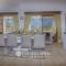 Fabulous Villa In Coral Bay Near Beach, Amenities