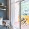 Modern stylish 3 bedroom Arco de Triunfo