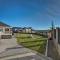 Pasco Condo with Columbia River Views and Hot Tub - Pasco