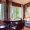 Cozy Cabin with Mountain Views Near SkyLift Park!
