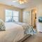 Oak Island Hideaway Hut about 1 Mi to Long Beach! - Oak Island