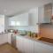 3 Bedroom Cozy Apartment In Villajoyosa