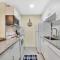 Cozy 2 Bedroom Duplex In Charlotte, Jacuzzi, Sleeps 6 plus 2