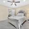Cozy 2 Bedroom Duplex In Charlotte, Jacuzzi, Sleeps 6 plus 2