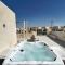 Spectacular & Soaring 2 BDR w Private Rooftop Jacuzzi & Beach Access - Hurghada