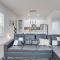 New Luxurious Double-Story Home Located in Highland Heights - Хьюстон