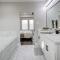 New Luxurious Double-Story Home Located in Highland Heights - Хьюстон