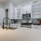New Luxurious Double-Story Home Located in Highland Heights - Хьюстон