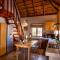 Giraffe Lodge - Hoedspruit
