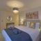 Marina Walk, New Luxury Coastal Apartment in The English Riviera, close to the Shops, Bars and Restaurants with Torquay Marina and Torre Abbey Sands Beach a short walk away!