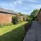 The Shires - Quirky 3 bed holiday home with Wood-fired Hot-tub - Rudston