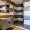 2-Br steps from the Palais des Festivals