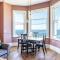 Stylish Beachfront Apartment, Sweeping Ocean Views and Luxury Touches - Herne Bay