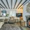 A Superb Bijou Retreat with Jacuzzi near an Excellent Village Pub