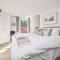 A Superb Bijou Retreat with Jacuzzi near an Excellent Village Pub