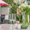 A Superb Bijou Retreat with Jacuzzi near an Excellent Village Pub
