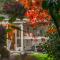 A Superb Bijou Retreat with Jacuzzi near an Excellent Village Pub