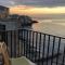 Une grande terrasse sur la mer