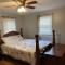 A Cozy Cape house steps to Restaurants & Beaches ~1.4 miles down scenic roads