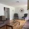 A Cozy Cape house steps to Restaurants & Beaches ~1.4 miles down scenic roads