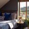 Stunning rural stay with idyllic views & great location