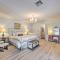 Stunning Rogers Villa with Pond about 7 Mi to Lake - روجرز