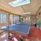 Stunning Rogers Villa with Pond about 7 Mi to Lake - روجرز