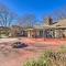 Stunning Rogers Villa with Pond about 7 Mi to Lake - روجرز